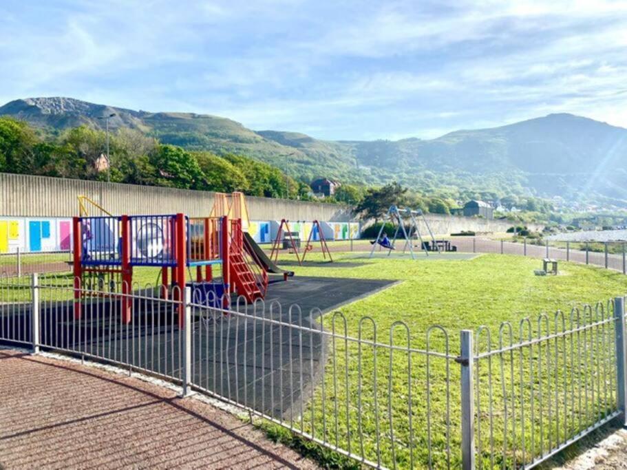 Lovely New 2 Bedroom Condo With Stunning Seaviews Penmaen-mawr Exterior foto