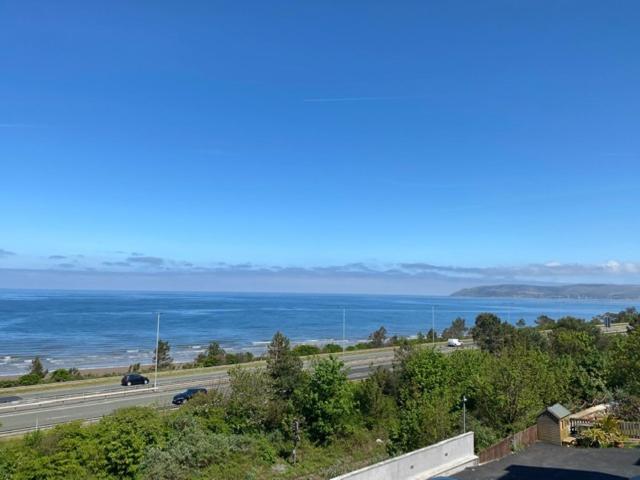 Lovely New 2 Bedroom Condo With Stunning Seaviews Penmaen-mawr Exterior foto
