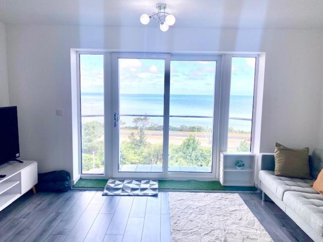 Lovely New 2 Bedroom Condo With Stunning Seaviews Penmaen-mawr Exterior foto