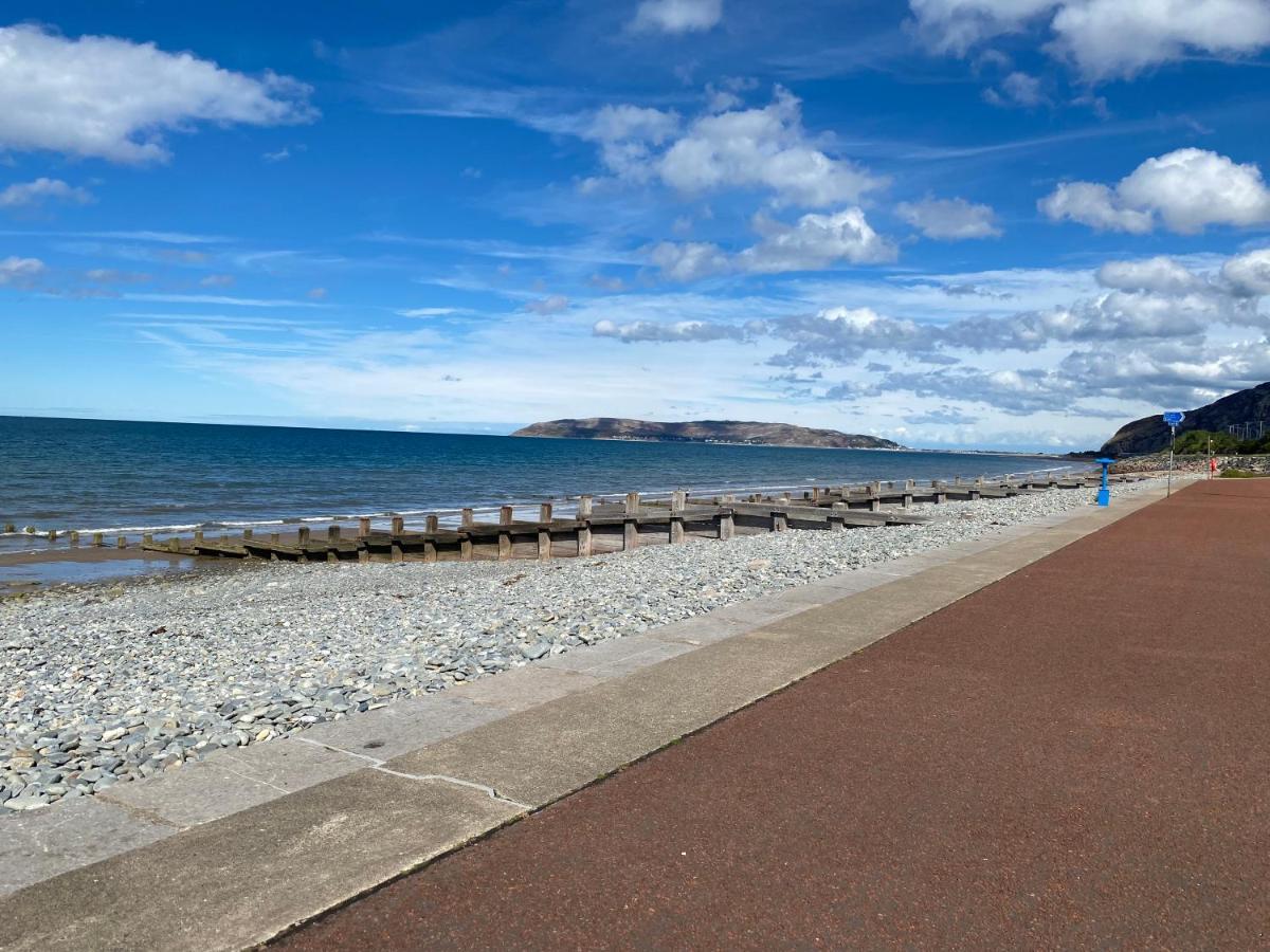 Lovely New 2 Bedroom Condo With Stunning Seaviews Penmaen-mawr Exterior foto