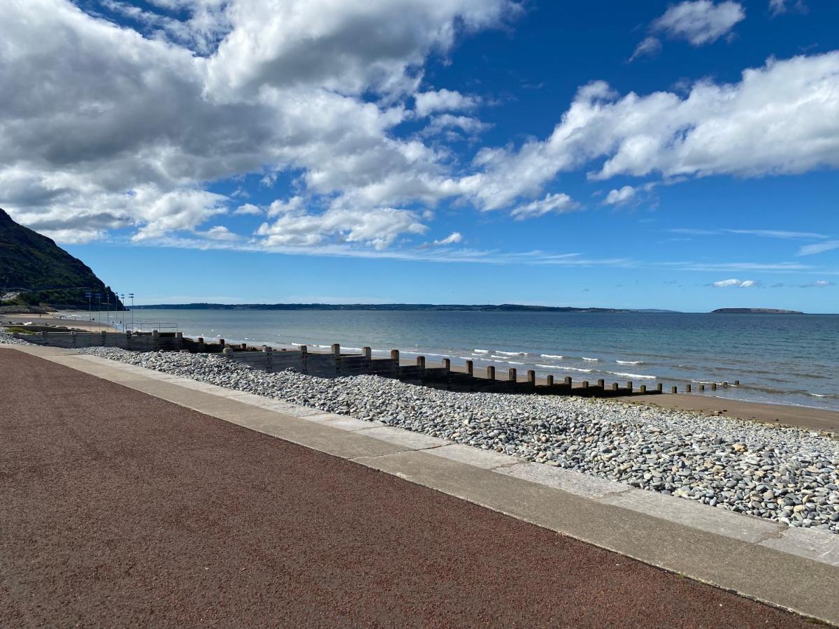 Lovely New 2 Bedroom Condo With Stunning Seaviews Penmaen-mawr Exterior foto