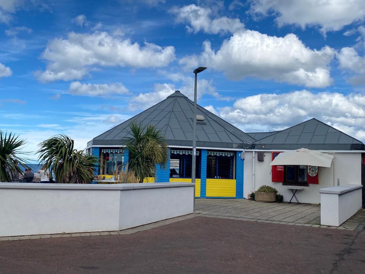 Lovely New 2 Bedroom Condo With Stunning Seaviews Penmaen-mawr Exterior foto