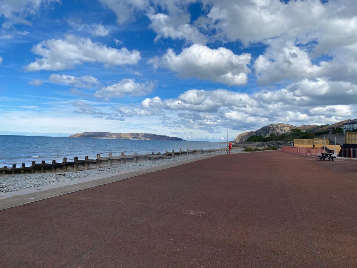 Lovely New 2 Bedroom Condo With Stunning Seaviews Penmaen-mawr Exterior foto