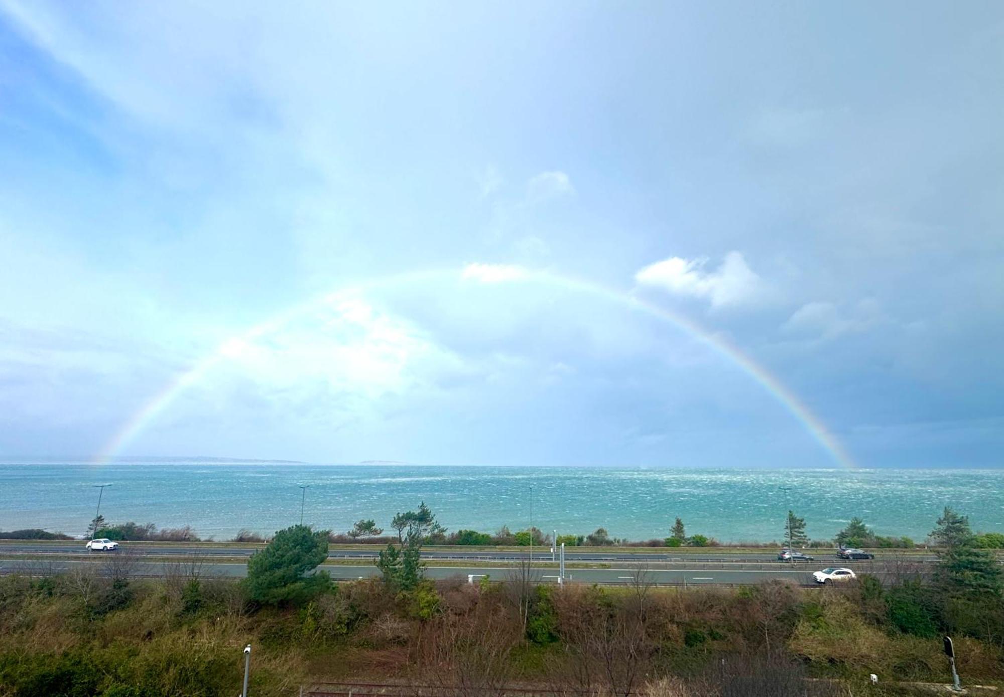 Lovely New 2 Bedroom Condo With Stunning Seaviews Penmaen-mawr Exterior foto