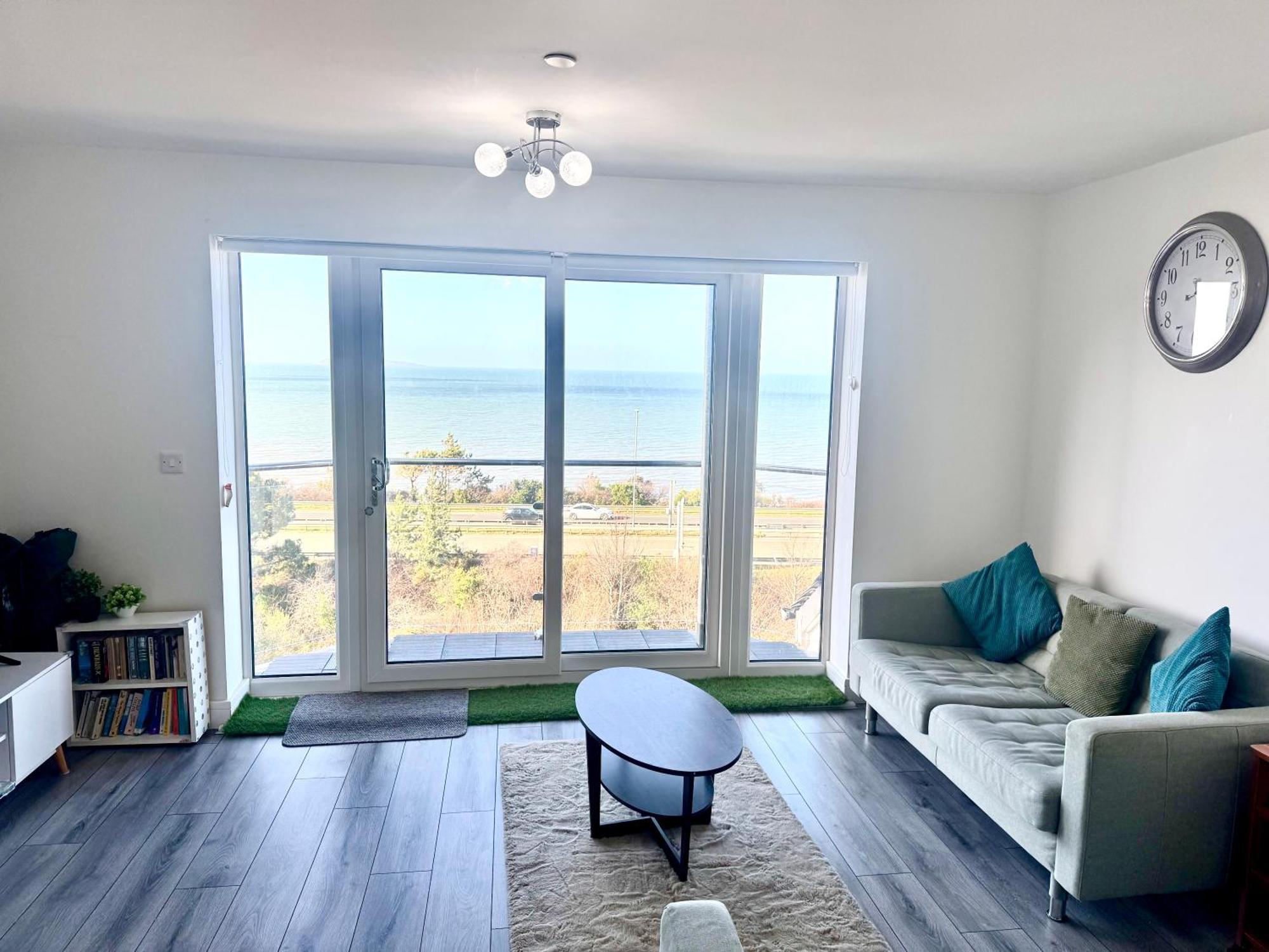 Lovely New 2 Bedroom Condo With Stunning Seaviews Penmaen-mawr Exterior foto